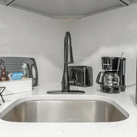 Apartment Modern 2br Retreat With Washer & Dryer - Near Subway & Lga