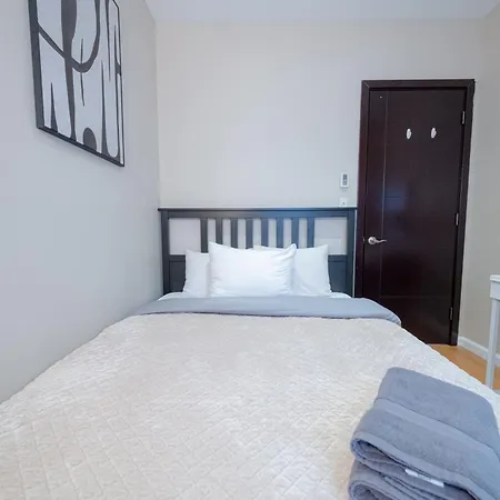 Comfy 2 Bedroom On Park West Apartment *
