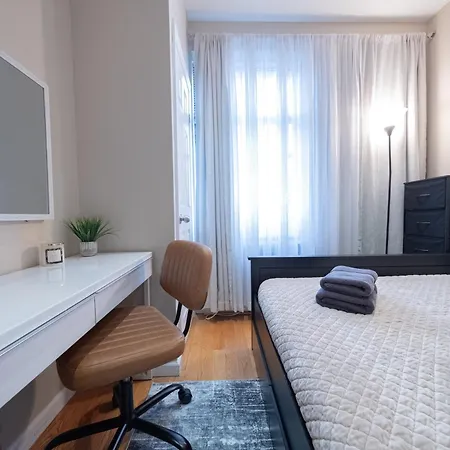 Comfy 2 Bedroom On Park West *