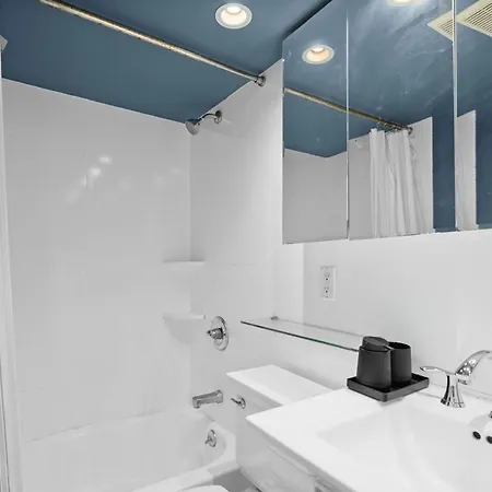 Stylish 3-bedroom Lower East Side