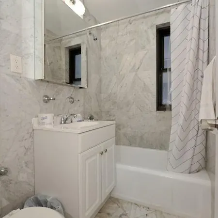 The Sutton Iii Vibe 8655 Apartment