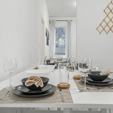 Apartment Modern 2br Retreat With Washer & Dryer - Near Subway & Lga New York