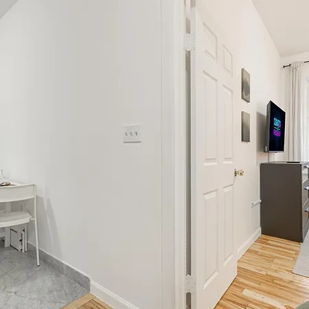 Modern 2br Retreat With Washer & Dryer - Near Subway & Lga Apartment