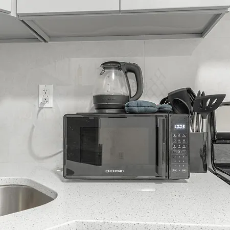 Modern 2br Retreat With Washer & Dryer - Near Subway & Lga * New York