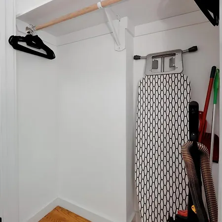 The Emerson Vibe 8742 Apartment *