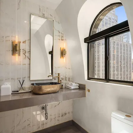 Midtown Penthouse With Empire State Views In Nyc