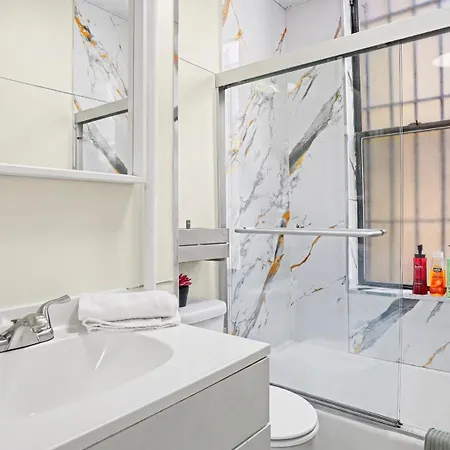 Elegant 3 Bedroom Unit In Lower Manhattan * New York