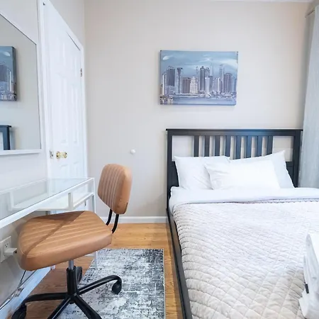 Comfy 2 Bedroom On Park West Apartment *