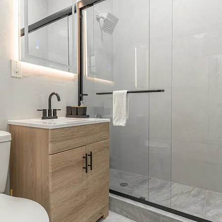 Modern 2br Retreat With Washer & Dryer - Near Subway & Lga Apartment New York