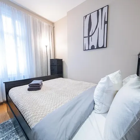 Apartment Comfy 2 Bedroom On Park West