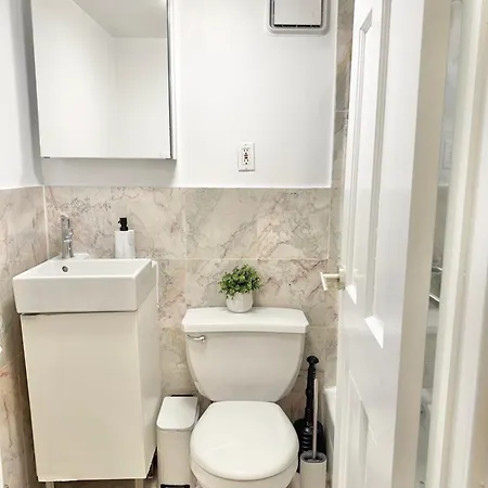 Gorgeous 2 Bedroom 2 Baths Nyc Oasis Apartment *