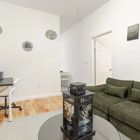 Modern 2br Retreat With Washer & Dryer - Near Subway & Lga *