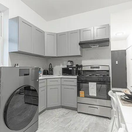 Modern 2br Retreat With Washer & Dryer - Near Subway & Lga * New York