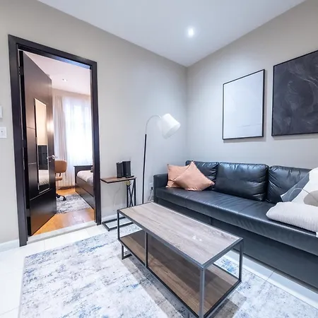 Comfy 2 Bedroom On Park West Apartment