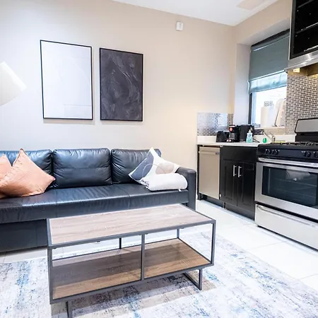 Comfy 2 Bedroom On Park West Apartment *