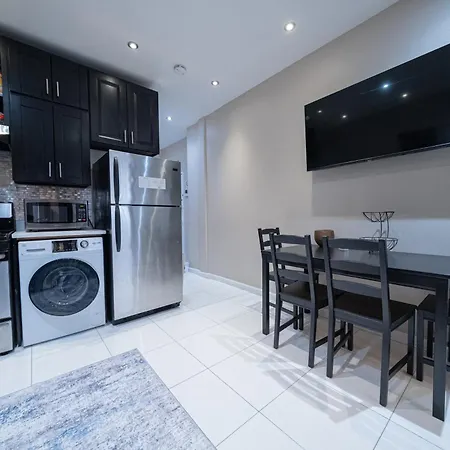 Comfy 2 Bedroom On Park West