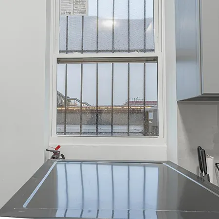 Modern 2br Retreat With Washer & Dryer - Near Subway & Lga Apartment New York