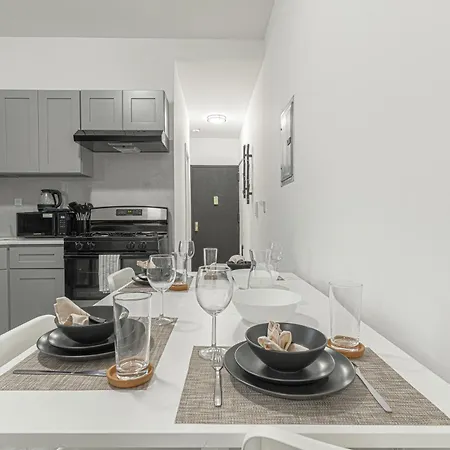 Modern 2br Retreat With Washer & Dryer - Near Subway & Lga *