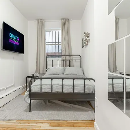 Apartment Modern 2br Retreat With Washer & Dryer - Near Subway & Lga New York