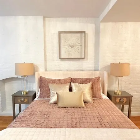 Gorgeous 2 Bedroom 2 Baths Nyc Oasis *