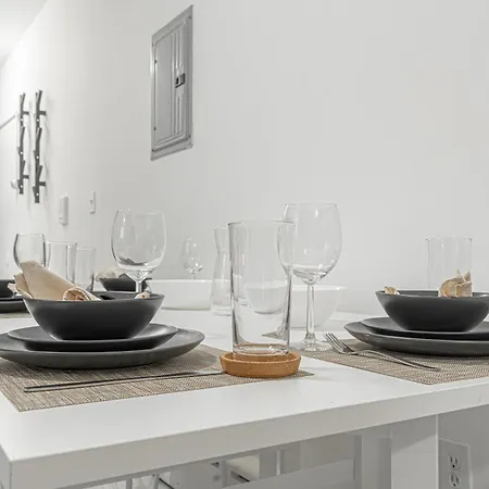 Modern 2br Retreat With Washer & Dryer - Near Subway & Lga *