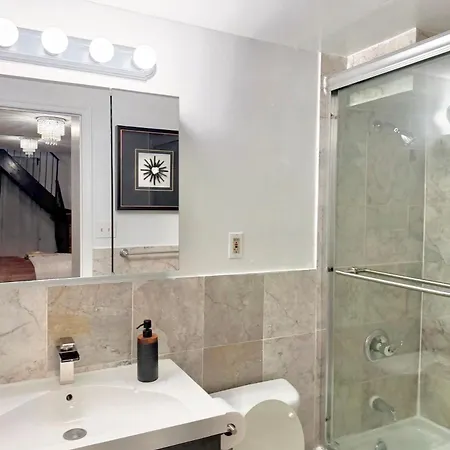Gorgeous 2 Bedroom 2 Baths Nyc Oasis New York