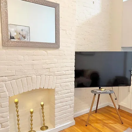 Gorgeous 2 Bedroom 2 Baths Nyc Oasis Apartment *