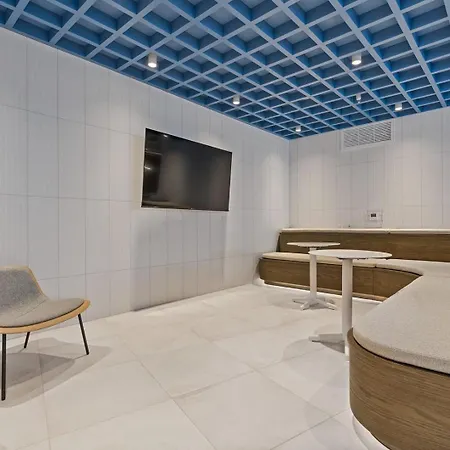 Landing Modern 2Bd Rooftop Lounge Gym Apartment