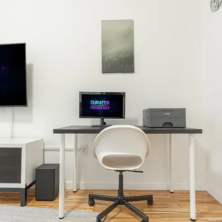 Modern 2br Retreat With Washer & Dryer - Near Subway & Lga New York