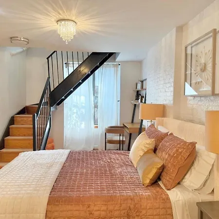 Gorgeous 2 Bedroom 2 Baths Nyc Oasis * New York