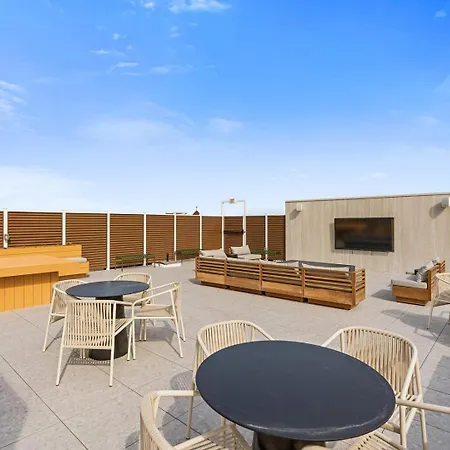 Landing Modern 2Bd Rooftop Lounge Gym Apartment *