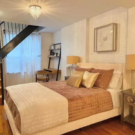 Gorgeous 2 Bedroom 2 Baths Nyc Oasis Apartment