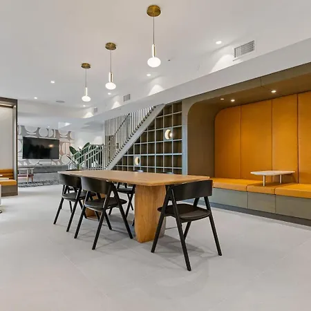 Landing Modern 2Bd Rooftop Lounge Gym Apartment
