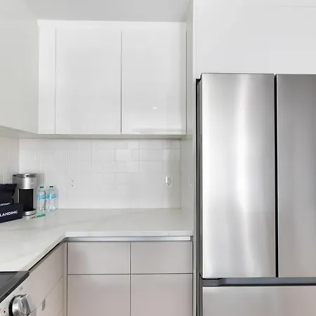 Landing Modern 2Bd Rooftop Lounge Gym Apartment *