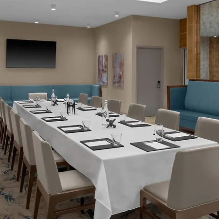 Hilton Garden Manhattan Midtown East - Newly Renovated 3*