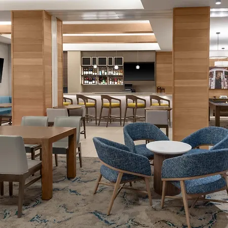 Hilton Garden Manhattan Midtown East - Newly Renovated Hotel 3*