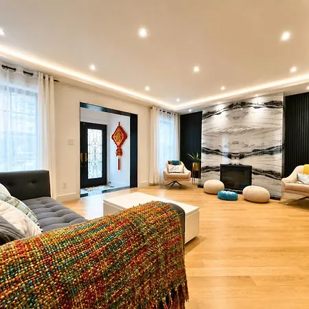 Great Location With Parking, 10 Min To Lga & Subway * New York