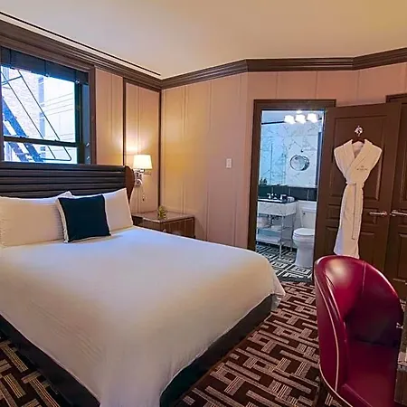 Hotel The Iroquois Times Square, A Small Luxury 5*