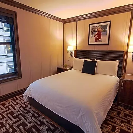 Hotel The Iroquois Times Square, A Small Luxury
