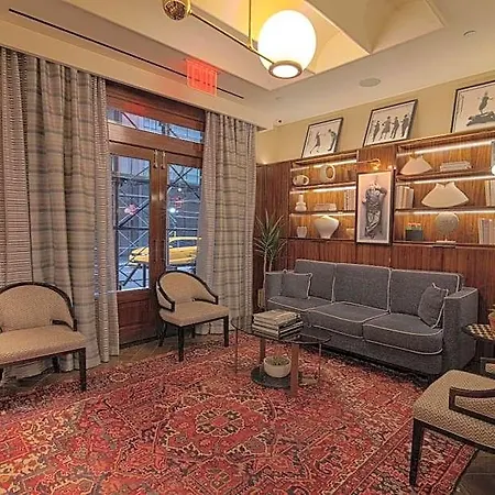 Hotel The Iroquois Times Square, A Small Luxury 5*