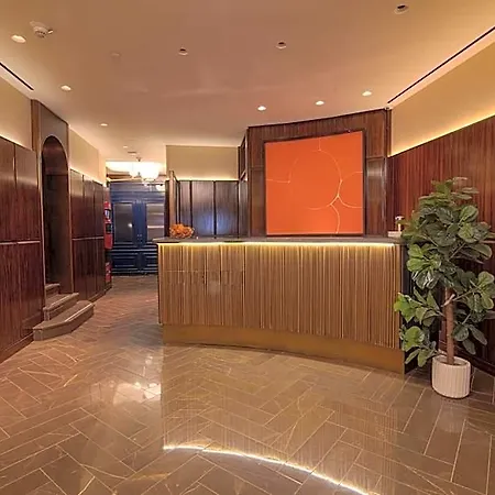 The Iroquois Times Square, A Small Luxury Hotel New York