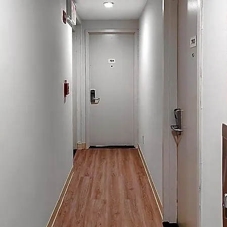 36 Hudson (adults Only)