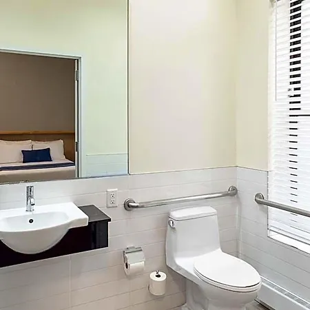 Hotel Americana 2*