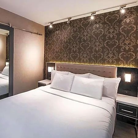 Hotel Aliz Times Square 4*