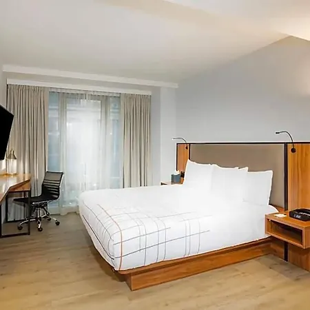 La Quinta By Wyndham Time Square South