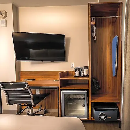 La Quinta By Wyndham Time Square South New York