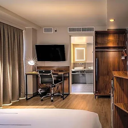 La Quinta By Wyndham Time Square South