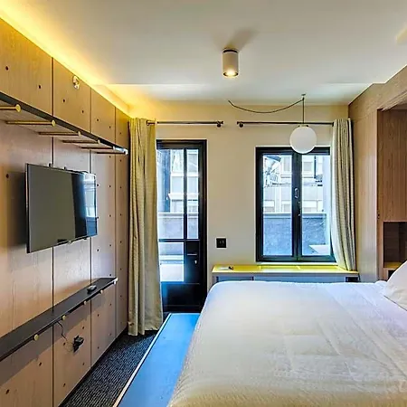 Shocard Broadway, Times Square 3*