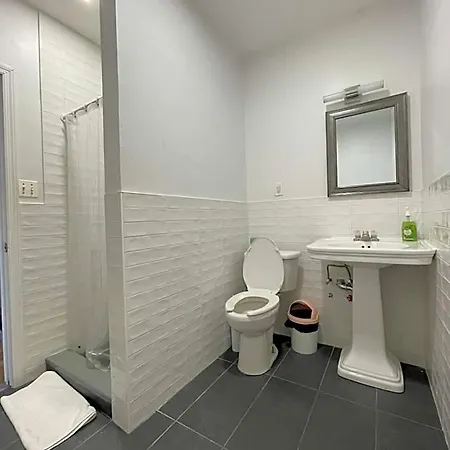 Hostel Ny Moore *