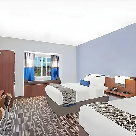 Hotel Microtel By Wyndham Long Island